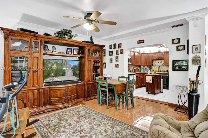3 bedroom SingleFamilyResidence at 11728 SW 118th Ter, Towngate South Sec 3, Miami — photo 5