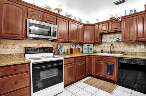 11728 SW 118th Ter, Miami FL - photo 7 of 31