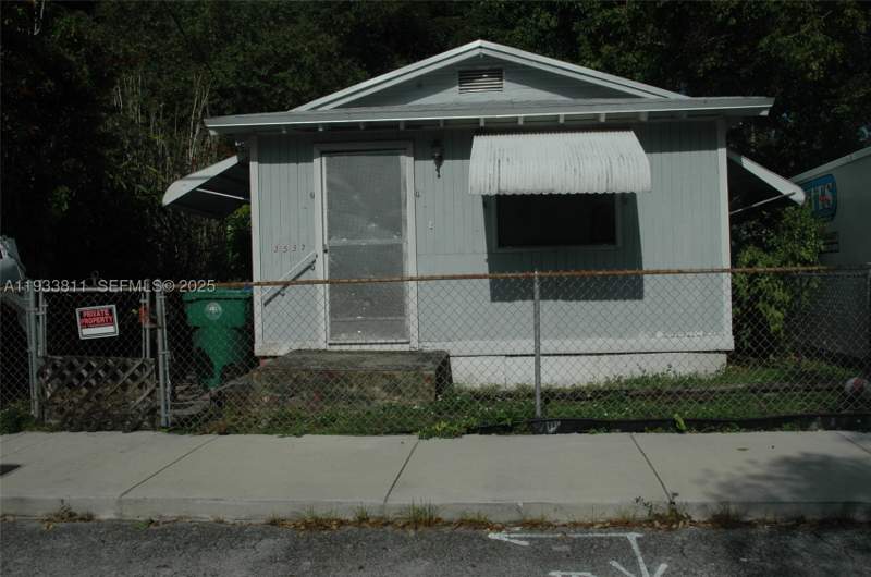 2 bedroom SingleFamilyResidence at 3537 Charles Ave, Frow Homestead, Miami — photo 5