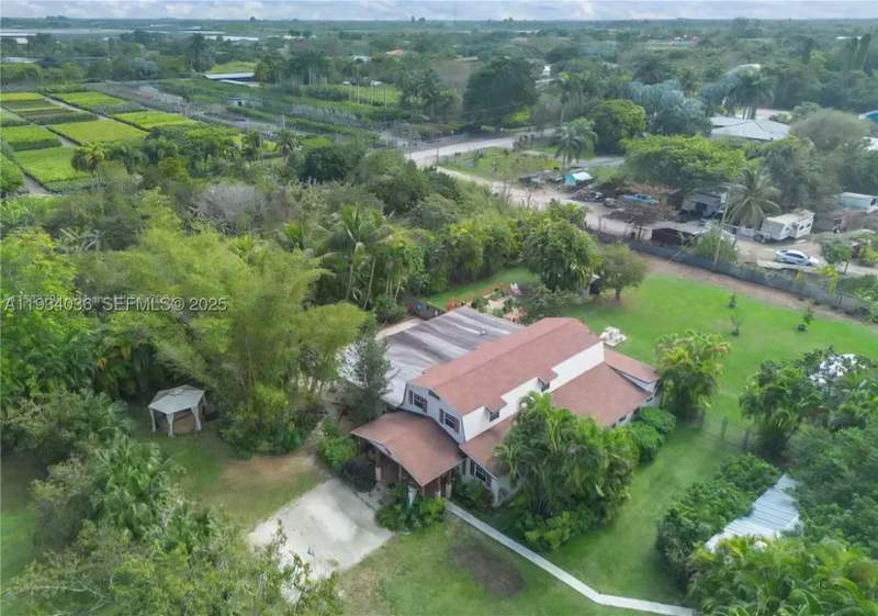 4 bedroom SingleFamilyResidence at 19810 SW 200th St, Redland Farmhouse, Miami — photo 3