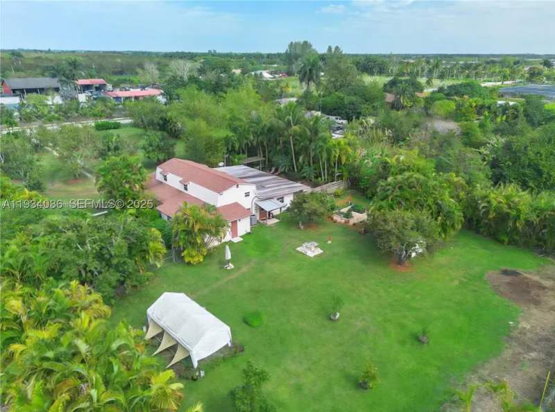4 bedroom SingleFamilyResidence at 19810 SW 200th St, Redland Farmhouse, Miami — photo 5