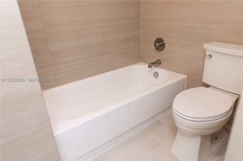 3625 N Country Club Dr 309, Aventura FL - photo 10 of 56