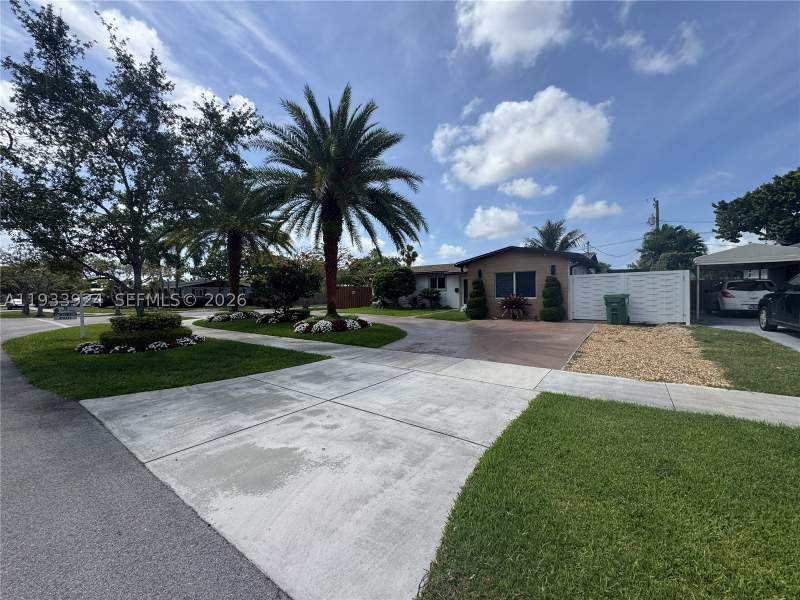 3 bedroom SingleFamilyResidence at 9300 SW 192nd Dr, Whispering Pines Estates, Cutler Bay — photo 2