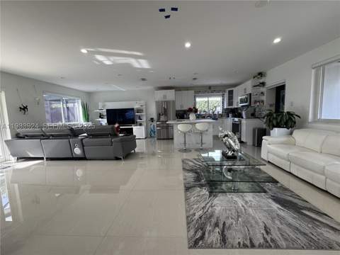 9300 SW 192nd Dr, Cutler Bay FL - photo 7 of 26