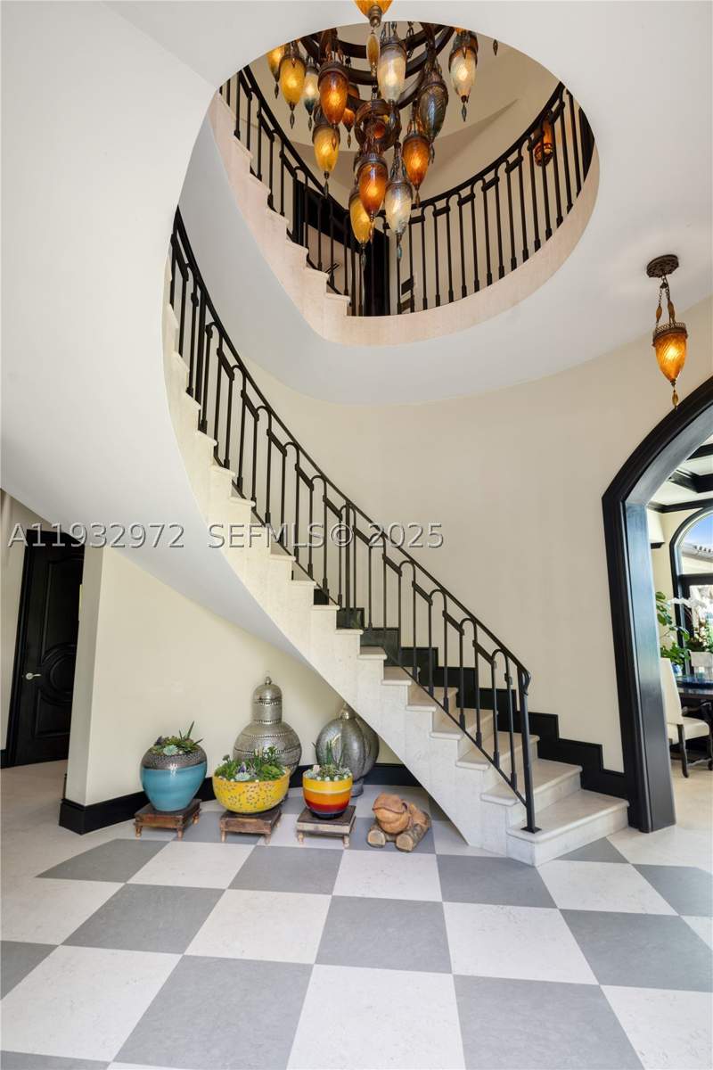 7 bedroom SingleFamilyResidence at 10330 W Broadview Dr, Bay Harbor Island, Bay Harbor Islands — photo 4