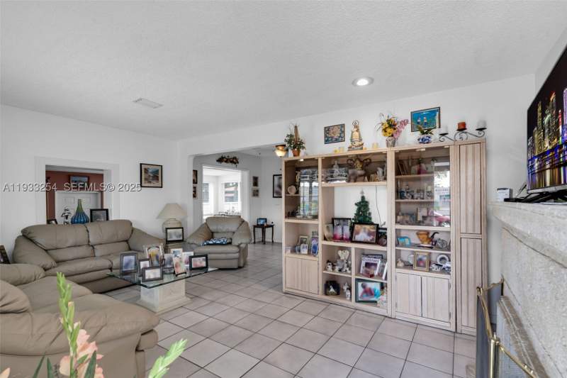 2 bedroom SingleFamilyResidence at 5931 SW 14th St, Sylvania Heights, West Miami — photo 4