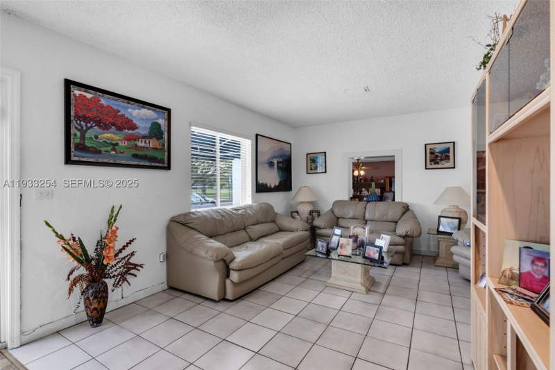 2 bedroom SingleFamilyResidence at 5931 SW 14th St, Sylvania Heights, West Miami — photo 5