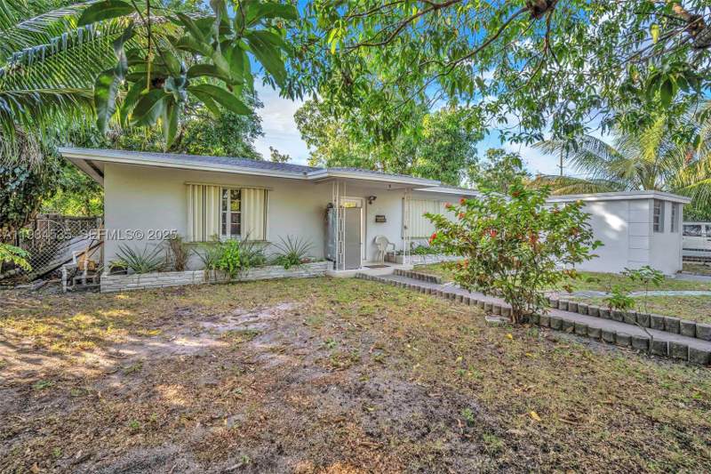 2 bedroom SingleFamilyResidence at 16234 NE 9th Ct, Carl Byoir, North Miami Beach — photo 2