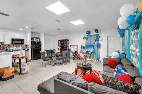 16234 NE 9th Ct, North Miami Beach FL - photo 6 of 13