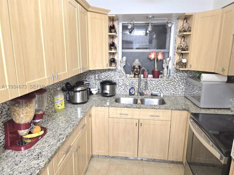 5 bedroom SingleFamilyResidence at 3601 NW 102nd St, The Tropics Addn, Miami — photo 5
