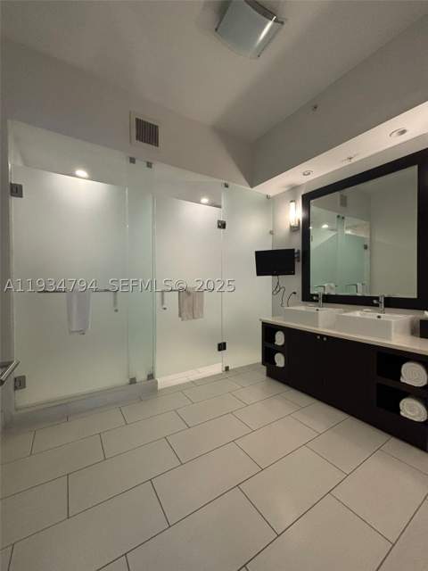 5300 NW 87th Ave 913, Doral FL - photo 13 of 34