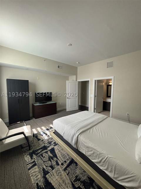 5300 NW 87th Ave 913, Doral FL - photo 16 of 34
