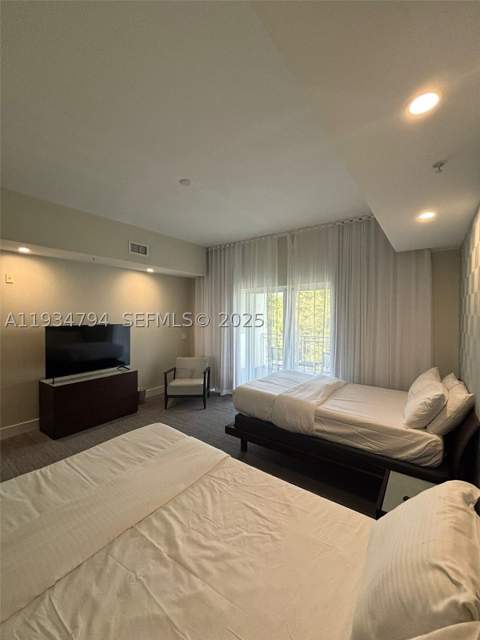 5300 NW 87th Ave 913, Doral FL - photo 19 of 34