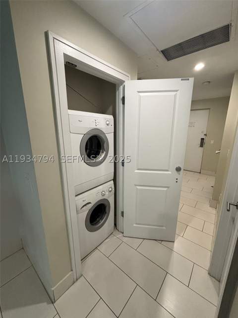 5300 NW 87th Ave 913, Doral FL - photo 23 of 34