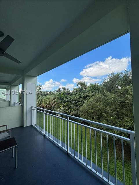 5300 NW 87th Ave 913, Doral FL - photo 24 of 34