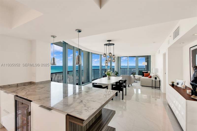 3 bedroom Condominium at 1500 Ocean Dr 1201, 1500 Ocean Drive Condo, Miami Beach — photo 4