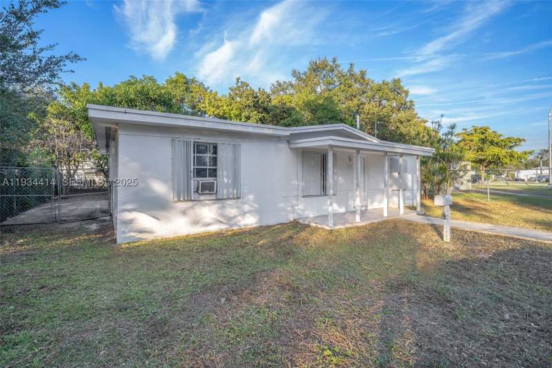 3 bedroom SingleFamilyResidence at 265 NW 135th, Nichols Heights Addn, North Miami — photo 2
