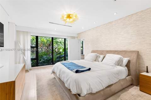 6420 Pinetree Drive Cir, Miami Beach FL - photo 13 of 45