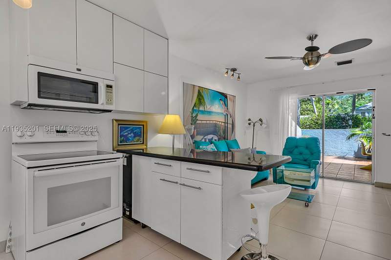 2 bedroom Townhouse at 798 Crandon Blvd 16-C, Le Phare Key Biscayne Con, Key Biscayne — photo 3