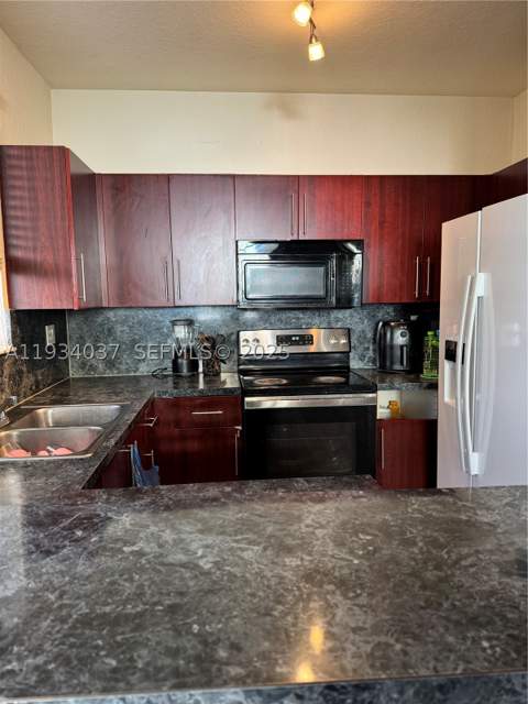 1043 SE 23rd Ave, Homestead FL - photo 11 of 13