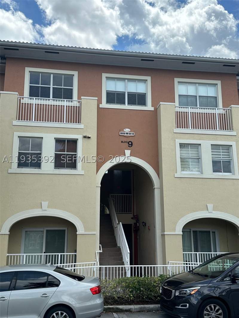 3 bedroom Condominium at 10800 NW 88th Ter 213, Coronado To Doral Vi Cond, Doral — photo 3