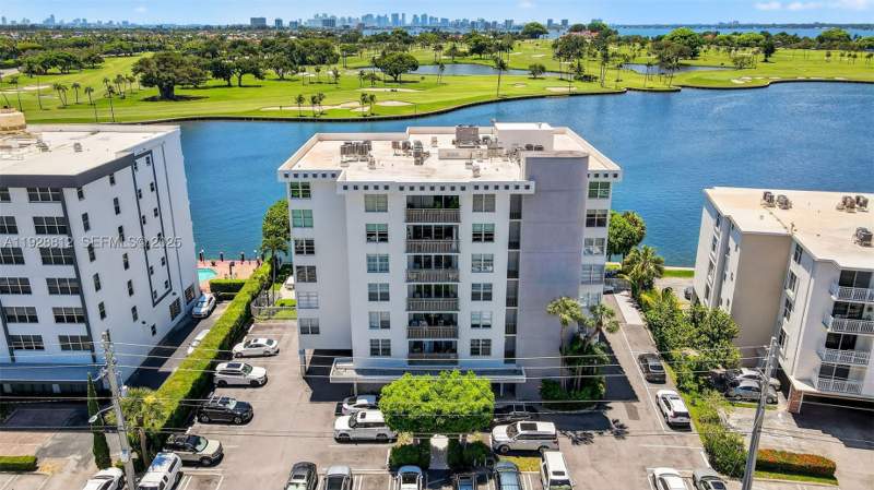 2 bedroom Condominium at 9250 W Bay Harbor Dr 5D, Colony Bay Harbor Apts Co, Bay Harbor Islands — photo 2