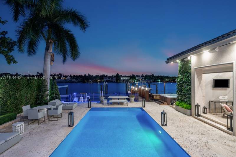 6 bedroom SingleFamilyResidence at 176 S Hibiscus Drive, Hibiscus Island, Miami Beach — photo 3