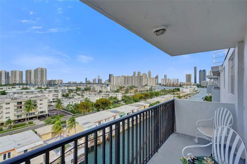 2 bedroom Condominium at 3703 NE 166th St Ph10, Coral Isle East Condo, North Miami Beach — photo 3