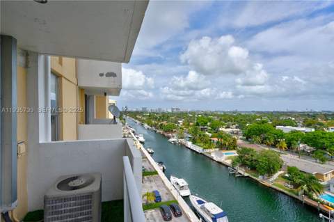 2000 NE 135th St 908, North Miami FL - photo 13 of 50