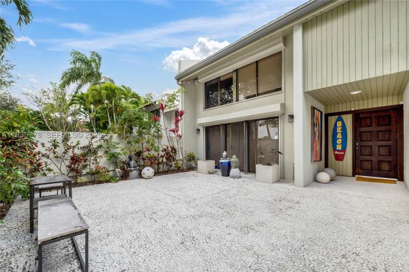 3 bedroom Townhouse at 7075 SW 67th Ave 14, Banyans Of South Miami Co, South Miami — photo 2