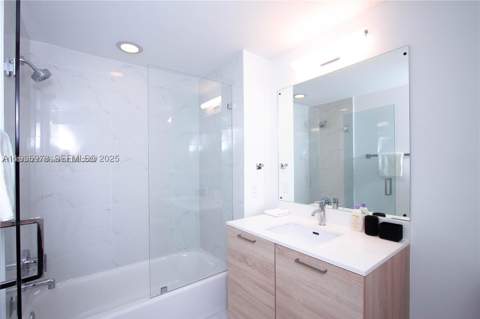 16385 Biscayne Blvd 719, North Miami Beach FL - photo 7 of 45