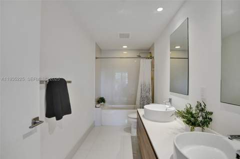 121 NE 34th St 902, Miami FL - photo 9 of 25