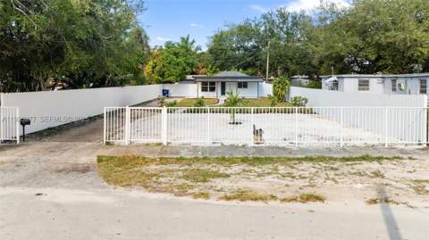 2285 NW 89th St, Miami FL - photo 11 of 34