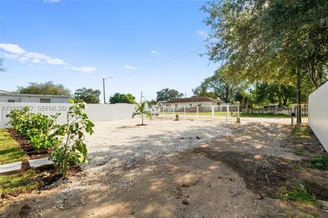 2285 NW 89th St, Miami FL - photo 21 of 34