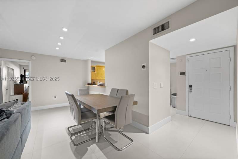 3 bedroom Condominium at 20310 NE 3rd Ct 2, Quatraine Condo IV, Miami — photo 4