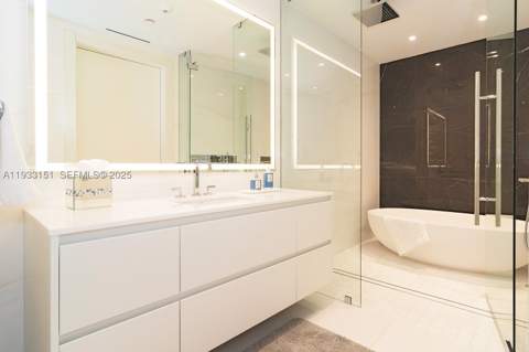 300 Biscayne Blvd Way 805, Miami FL - photo 11 of 13