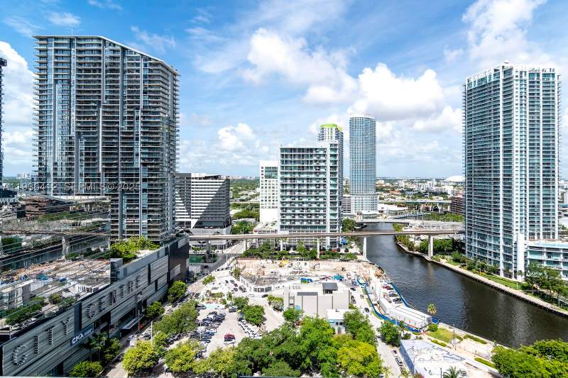 2 bedroom Condominium at 68 SE 6th St 2010, Reach Condo, Miami — photo 4