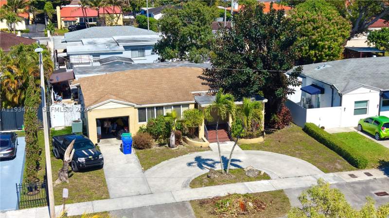 4 bedroom SingleFamilyResidence at 4361 SW 3rd St, Roosevelt Heights Addn, Miami — photo 2