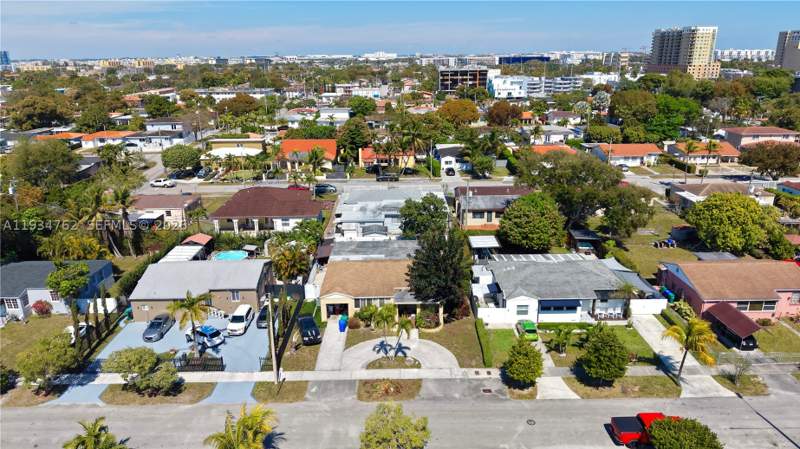 4 bedroom SingleFamilyResidence at 4361 SW 3rd St, Roosevelt Heights Addn, Miami — photo 3