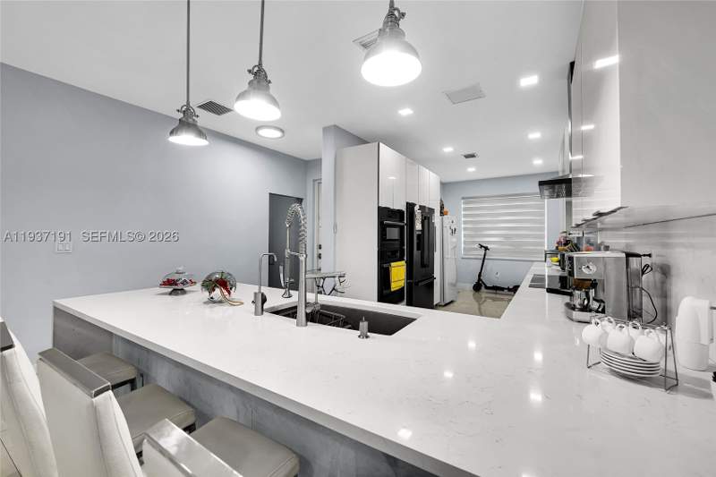4 bedroom SingleFamilyResidence at 16911 SW 115th Ave, Colonial Pines, Miami — photo 4