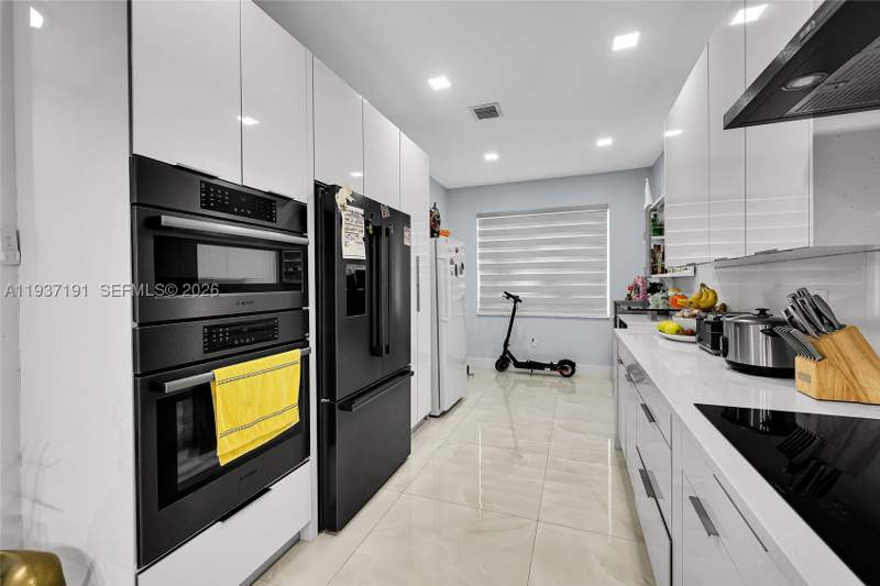 4 bedroom SingleFamilyResidence at 16911 SW 115th Ave, Colonial Pines, Miami — photo 5