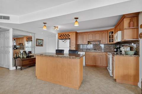 7135 Collins Ave 1015, Miami Beach FL - photo 7 of 41