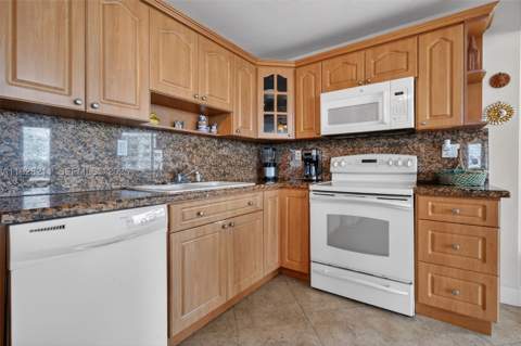 7135 Collins Ave 1015, Miami Beach FL - photo 8 of 41