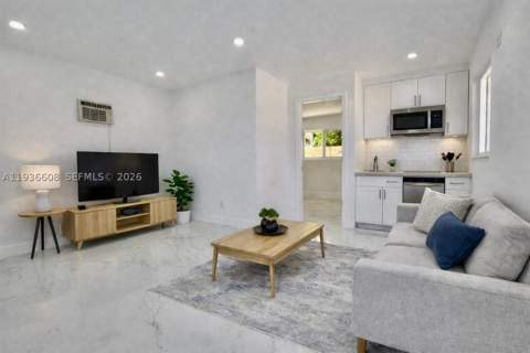 542 E 20th St, Hialeah FL - photo 7 of 36