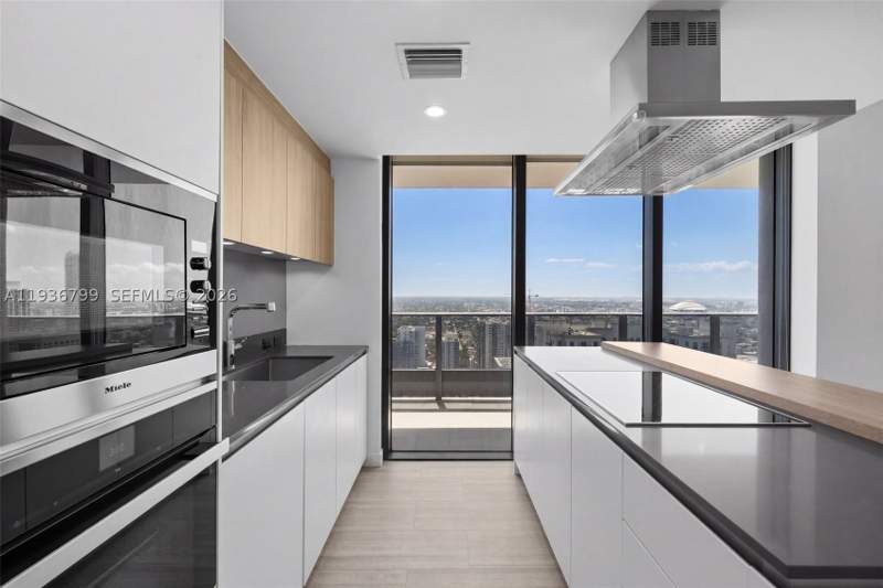 2 bedroom Condominium at 1000 Brickell Plz 4212, Brickell Flatiron Condo, Miami — photo 5