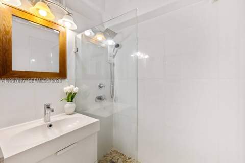 255 W 24th St 234, Miami Beach FL - photo 7 of 17