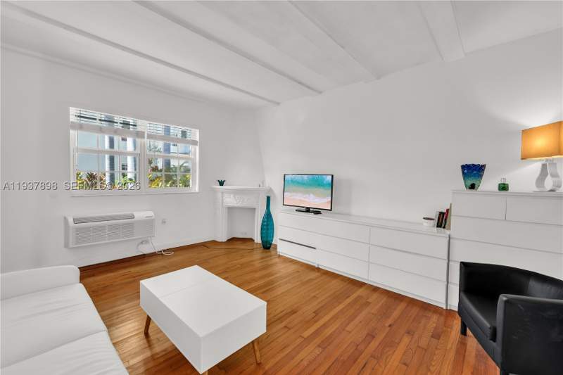 1 bedroom Condominium at 439 15th St 2, Beach Gardens Condo, Miami Beach — photo 2