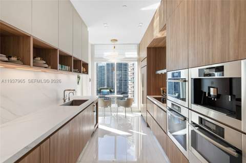 900 Brickell Key Blvd 2004, Miami FL - photo 10 of 35