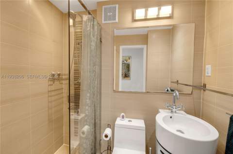 255 W 24th St 542, Miami Beach FL - photo 10 of 19