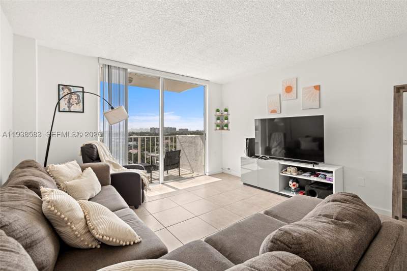 1 bedroom Condominium at 2350 NE 135th St 1006, Vecino Del Mar Condo, North Miami — photo 2